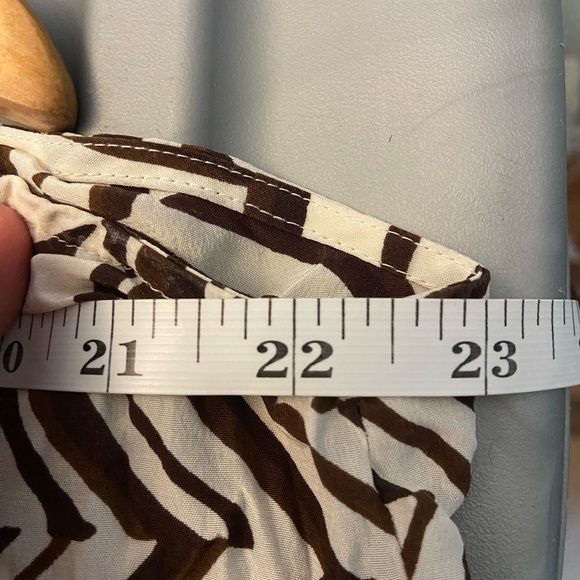 Marni by H&M stunning 100% silk halter style, peak of your back and tie closure. - Picture 9 of 10